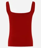 Blusa de canalé color bordo, sin mangas, con escote cuadrado y tirantes anchos.
