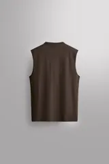 Musculosa de corte relajado confeccionada en tejido compacto de algodón, con cuello redondo y sisas con acabado irregular. Pertenece a la línea Zara Athleticz.