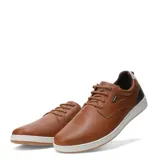 Zapato casual de hombre color marrón coñac, con cordones al tono, suela blanca de goma y detalle de cuero texturizado en el talón.