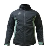 Campera deportiva Umbro con capucha, cierre frontal completo y paneles laterales en contraste. Presenta logo de la marca bordado en el pecho y puños ajustables con velcro.