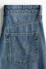 Jean wide leg de tiro alto en denim rígido de mezcla de algodón y lyocell, en color azul, con diseño de cinco bolsillos y corte holgado en las piernas.