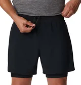 Short deportivo de running 2 en 1 para hombre, con calza de compresión integrada, bolsillos laterales de malla y detalles reflectantes.