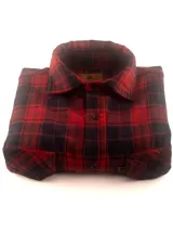 Camisa de viyela a cuadros, de manga larga, con cuello camisero y cierre frontal con botones.