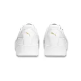 Championes Puma modelo Carina Street, de diseño urbano con plataforma, color blanco con detalles en dorado.