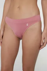 Bombacha de bikini color rosa, de microfibra sin costuras y tiro bajo.