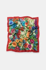 Pañuelo satinado de poliéster con estampado floral multicolor y borde rojo.