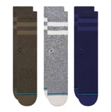 Pack de tres pares de medias Stance de caña media, con diseño jaspeado y detalles de rayas en la parte superior. Incluye colores verde oliva, gris jaspeado y azul marino, con logo bordado en el lateral.