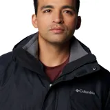 Campera 3 en 1 Columbia con tecnología Omni-Tech impermeable y transpirable. Cuenta con una capa exterior de color negro con capucha desmontable, cierre frontal y bolsillos, y una campera interior de forro polar que puede usarse por separado o combinada.