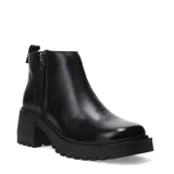 Bota de caña baja marca Bottero, confeccionada en cuero negro con acabado brillante. Presenta cierre lateral, puntera redondeada y suela track robusta con taco cuadrado.