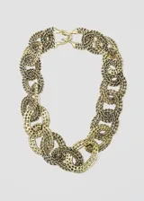 Collar gargantilla de eslabones grandes dorados con textura.