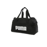 Bolso deportivo Puma Challenger Duffel, color negro con logo estampado en blanco. Cuenta con compartimento principal con cierre, bolsillo lateral para calzado y bolsillo de malla para ventilación. Incluye asas de mano y correa ajustable para el hombro.