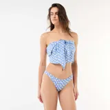 Braguita de bikini celeste con estampado de margaritas blancas.