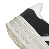Championes Adidas modelo Gazelle Bold, color negro con las icónicas tres tiras blancas y suela de plataforma triple en tono crema. Confeccionados en gamuza con detalles en cuero sintético y logo dorado en el lateral.