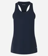 Musculosa deportiva de corte nadador, color amarillo claro, confeccionada en microfibra con textura perforada. Presenta escote en U y diseño holgado con pliegue en la espalda.