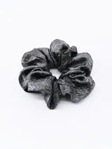 Coletero negro con textura brillante.