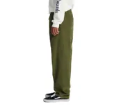 Pantalón de pana de algodón de corte recto y relajado, color verde oliva. Cuenta con cintura elástica con cordón ajustable y diseño de 8 hilos de alta densidad.