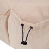 Bandolera de nylon color beige, de diseño holgado y redondeado con bolsillos frontales ajustables con cordón elástico y tope, correa ajustable negra y parche con logo de la marca.