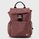 Mochila Bubba modelo Charlotte, color gris, con compartimento principal amplio, solapa con cierre de hebilla y tres bolsillos exteriores con cierre.