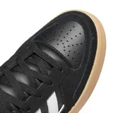 Championes urbanos Adidas modelo Break Start Bold, color negro con las icónicas tres tiras laterales en blanco y suela de plataforma color caramelo.