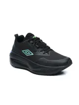 Championes deportivos Umbro modelo Fly, color negro con detalles en azul y verde neón en el logo lateral y la parte trasera. Presentan una suela robusta y diseño ergonómico.