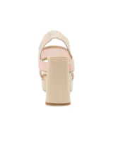 Sandalias de plataforma con taco cuadrado alto, confeccionadas con una combinación de cuero vacuno y tiras de TPU transparente. Presentan un diseño de puntera cuadrada y cierre de pulsera al tobillo.