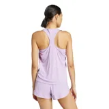 Musculosa deportiva Adidas de running, color lila, con espalda estilo nadadora y logo de la marca estampado en el pecho.
