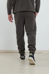 Pantalón de jogging azul marino de micropolar, con cintura elástica y puños ajustados.