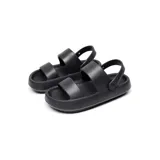 Chancletas tipo gomones de diseño ergonómico, color verde oliva, con doble tira ancha en el empeine y tira trasera ajustable. Fabricadas en material sintético antideslizante con suela de plataforma.