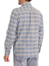 Camisa de manga larga RKF modelo Padua, confeccionada en franela de algodón orgánico cepillado. Presenta un diseño de cuadros en tonos azul y beige, cuello camisero, cierre frontal con botones de madera y dos bolsillos frontales con solapa.