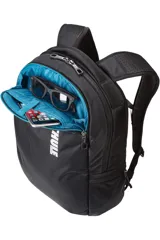 Mochila negra Thule Subterra de 23 litros, con logo blanco estampado en el frente.