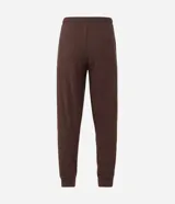 Pijama largo masculino de la marca Viko, confeccionado en fleece de color marrón, con textura suave. Compuesto por remera de manga larga con cuello redondo y puños ajustados, y pantalón tipo jogger con cintura elástica con cordón de ajuste y bolsillos.