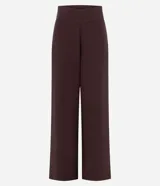 Pantalón de sastrería modelo pantalona, de corte amplio y tiro alto, con cintura lisa y pliegues frontales. Confeccionado en tejido de poliéster con elastano.