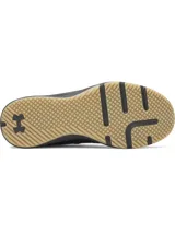 Championes de entrenamiento Under Armour modelo Charged Engage 2, color negro con suela de goma en tono arena. Presentan parte superior transpirable con estampado 3D, refuerzos de TPU en el talón y entresuela Charged Cushioning para mayor amortiguación y respuesta.