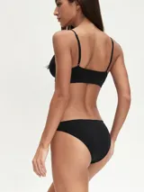 Vedetina color piel, corte clásico, sin costuras.