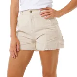 Bermuda de pana color beige con bolsillos laterales y traseros, cierre frontal con botón y cremallera, y ruedo desflecado.