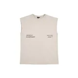 Musculosa de corte oversize color beige, con cuello redondo y sisas amplias. Presenta un estampado gráfico minimalista en color marrón en la parte frontal.