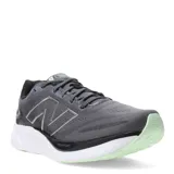 Championes de running New Balance modelo 680 v8, color gris con detalles en negro y suela en tono verde claro. Presentan capellada de tejido knit transpirable, logo lateral característico y mediasuela con tecnología Fresh Foam para mayor amortiguación.