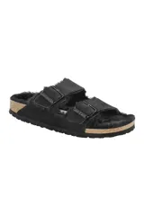 Sandalias Birkenstock Arizona con doble tira ajustable, forro de piel de oveja y plantilla anatómica de corcho y látex.