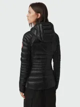Campera negra con capucha de Canada Goose, modelo Hydbridge Lite Hoody, rellena de plumas.