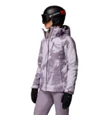 Campera de esquí 3 en 1 Columbia, con diseño estampado en tonos violeta. Cuenta con tecnología impermeable y transpirable Omni-Tech, forro térmico reflectante Omni-Heat y aislamiento sintético Thermarator. Incluye capucha ajustable, ventilación en axilas, faldón antinieve, múltiples bolsillos con cierre y puños ajustables.