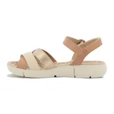 Sandalia baja Modare de mujer, en tonos nude y crema, con tiras cruzadas en el empeine y tira ajustable al tobillo con hebilla.
