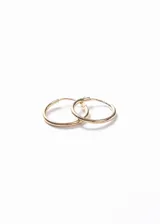 Par de aros tipo argolla lisos de 12mm de diámetro y 1mm de grosor, fabricados en oro 9 quilates.