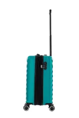 Valija rígida color verde con diseño de líneas en relieve, carro reforzado, cierre expansible, ruedas dobles spinner 360 desmontable, sujeción y compartimiento interno. Candado incorporado.