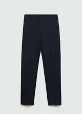 Pantalón de vestir azul marino de corte recto, tiro medio, con bolsillos laterales y traseros, y botamangas con vuelta.