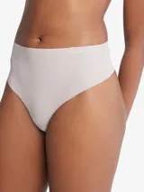 Colaless de talle alto Calvin Klein confeccionada en microfibra elástica con diseño invisible y sin costuras. Presenta un corte de cintura alta y logo de la marca estampado en el frente.