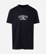 Remera de algodón color negro con cuello redondo y manga corta. Presenta un estampado frontal en color blanco con el diseño de Jack Skellington y el texto Nightmare.