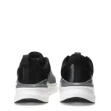 Championes deportivos Umbro modelo Lyro, con diseño de malla transpirable en tonos negro y gris. Presentan el logo de la marca en el lateral, cierre con cordones y una suela blanca con amortiguación.