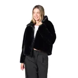 Campera de piel sintética negra, con cuello alto y cierre frontal. Diseño corto y holgado con acabado suave.