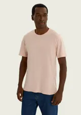 Remera básica de manga corta y corte slim, color verde militar, con cuello redondo.