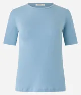 Blusa básica de algodón color celeste, con mangas cortas y cuello redondo, de la marca Marfinno.